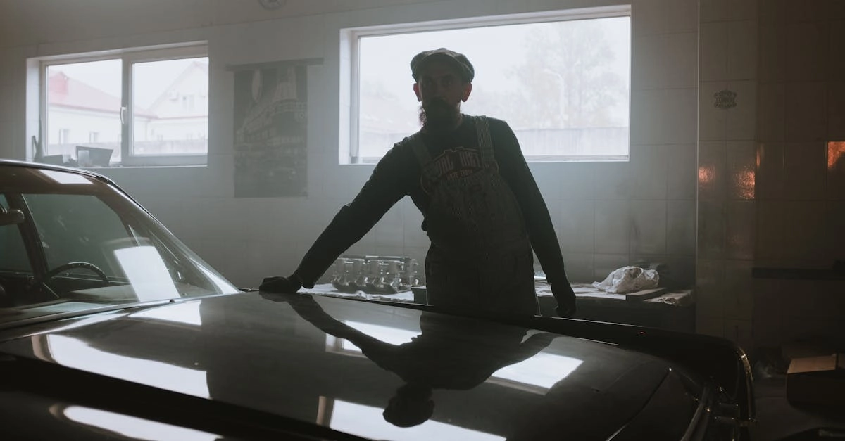 Винтажный игровой автомат в процессе технической реставрации